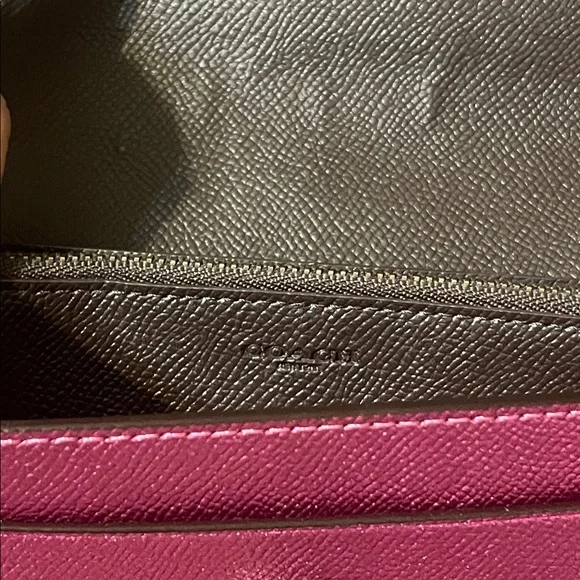 Vibrant COACH Pink Crossbody Bag - new never used - Picture 3 of 8